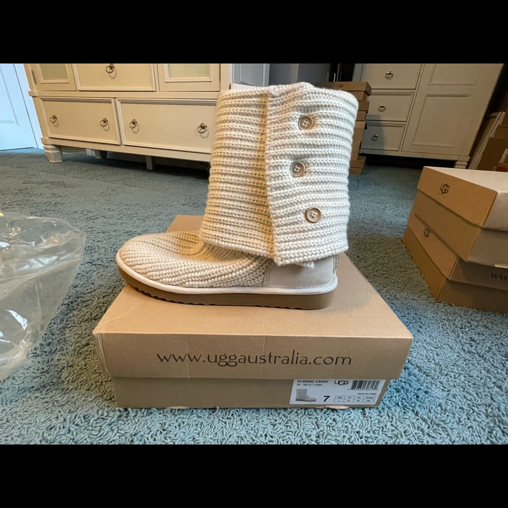 Womens Ugg sweater boots, style:Classic Cardy, size:7